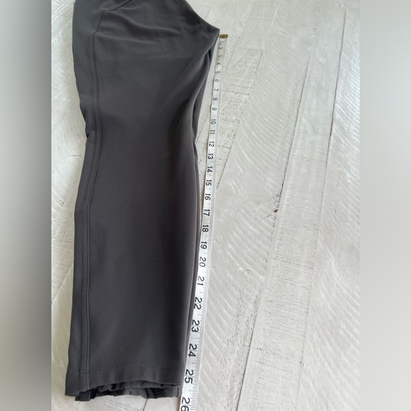 Athleta HEADLANDS HYBRID MOTO TIGHT 25" Leggin Arbor Olive in Size 14P - Picture 10 of 10